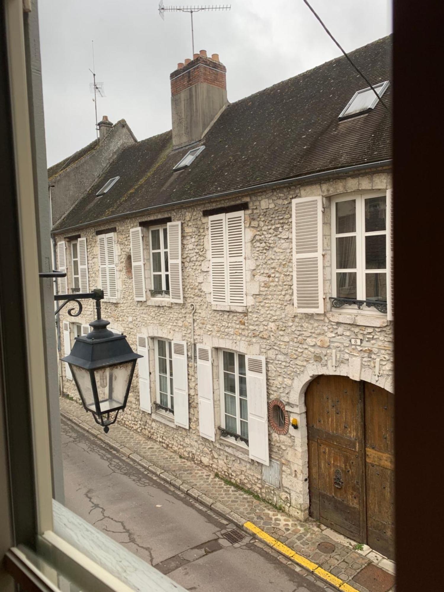 Le Gite Entre Val Et Rose Provins Exterior photo